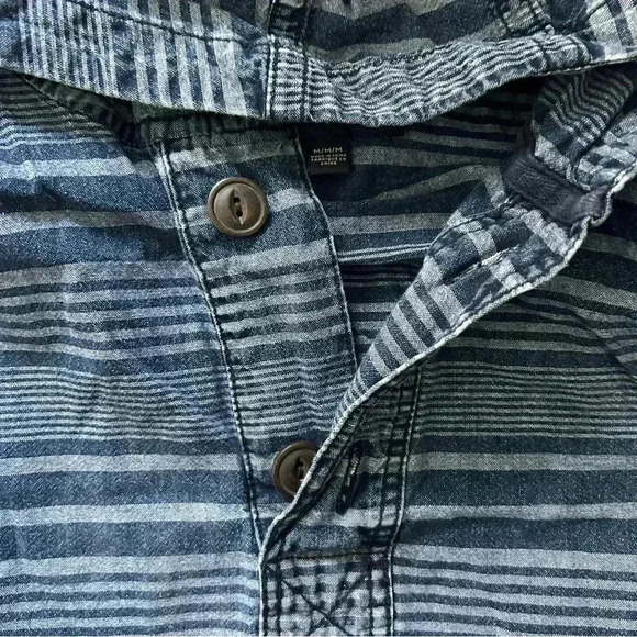 Men’s American Eagle Hooded Striped Quarter Button Down Shirt Size Medium - Picture 3 of 4